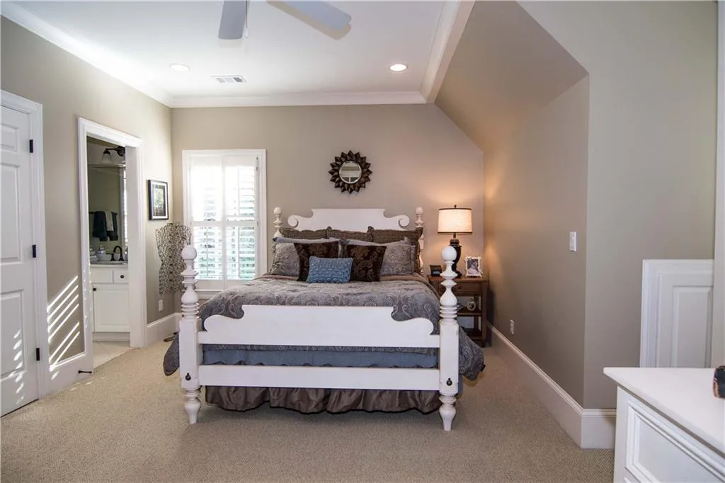 4989 Peachtree Dunwoody Road, Atlanta, Georgia 30342, 5 Bedrooms Bedrooms, ,4 BathroomsBathrooms,Residential,Sold,4989 Peachtree Dunwoody Road,5913197