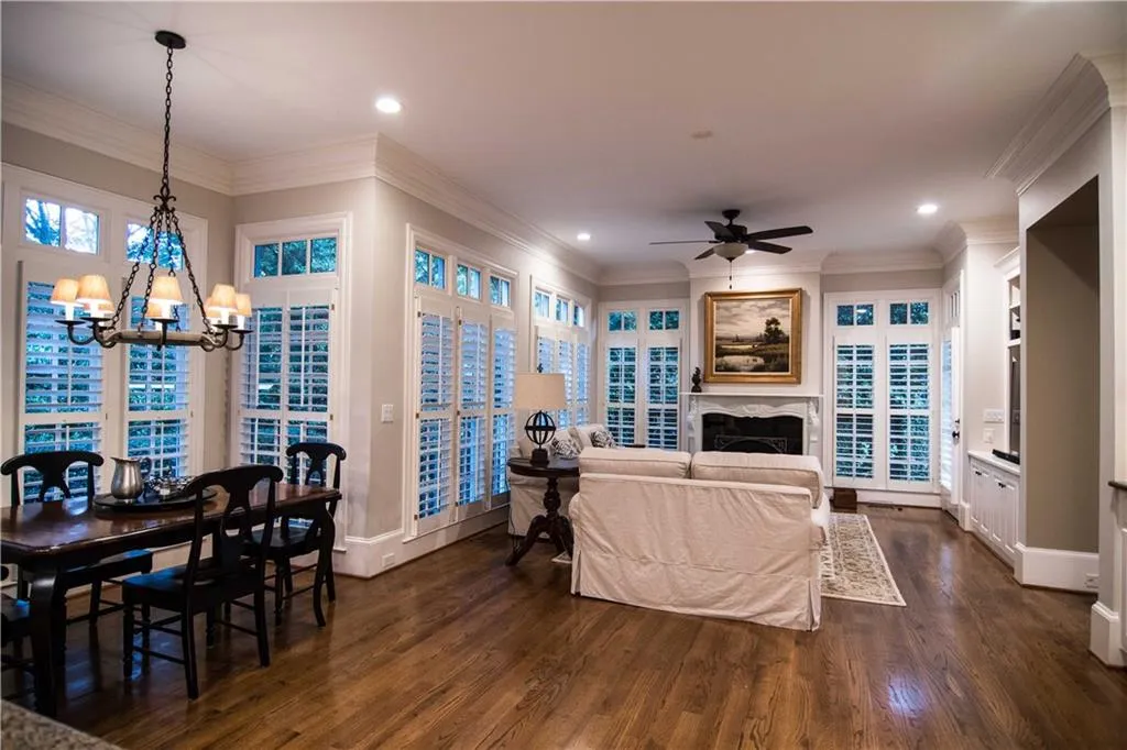 4989 Peachtree Dunwoody Road, Atlanta, Georgia 30342, 5 Bedrooms Bedrooms, ,4 BathroomsBathrooms,Residential,Sold,4989 Peachtree Dunwoody Road,5913197