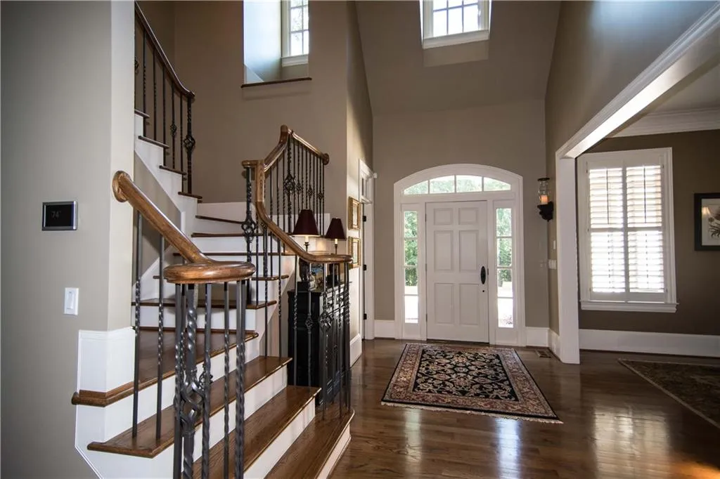 4989 Peachtree Dunwoody Road, Atlanta, Georgia 30342, 5 Bedrooms Bedrooms, ,4 BathroomsBathrooms,Residential,Sold,4989 Peachtree Dunwoody Road,5913197