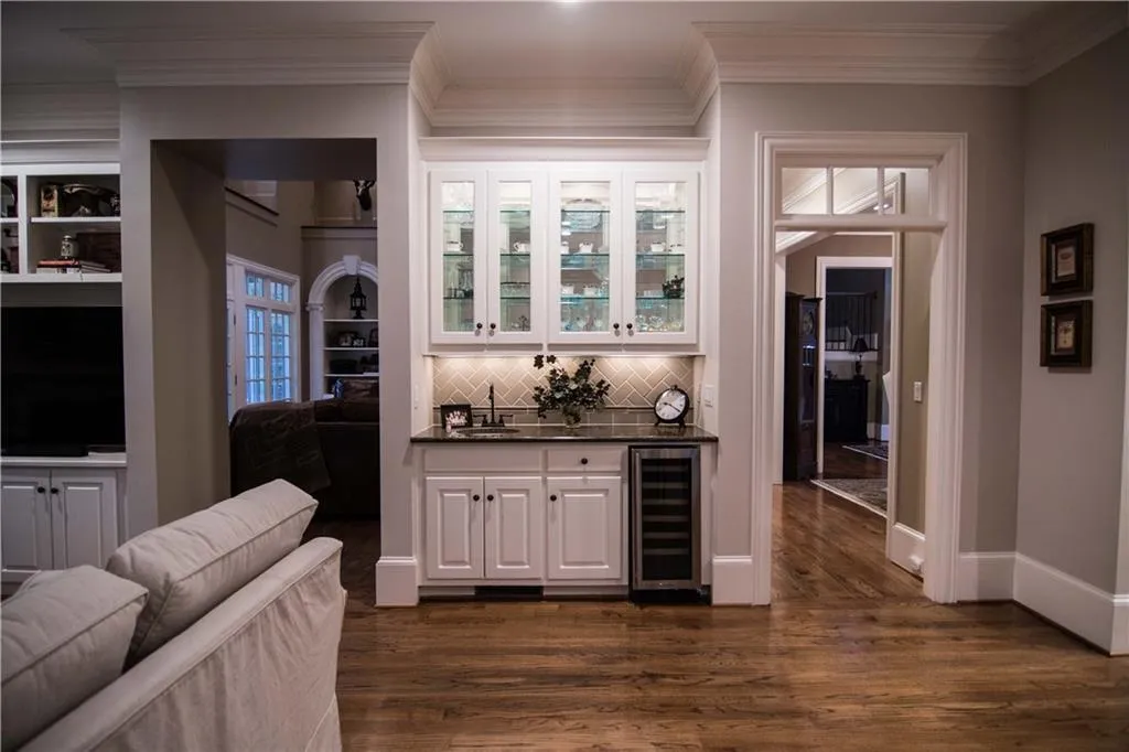 4989 Peachtree Dunwoody Road, Atlanta, Georgia 30342, 5 Bedrooms Bedrooms, ,4 BathroomsBathrooms,Residential,Sold,4989 Peachtree Dunwoody Road,5913197