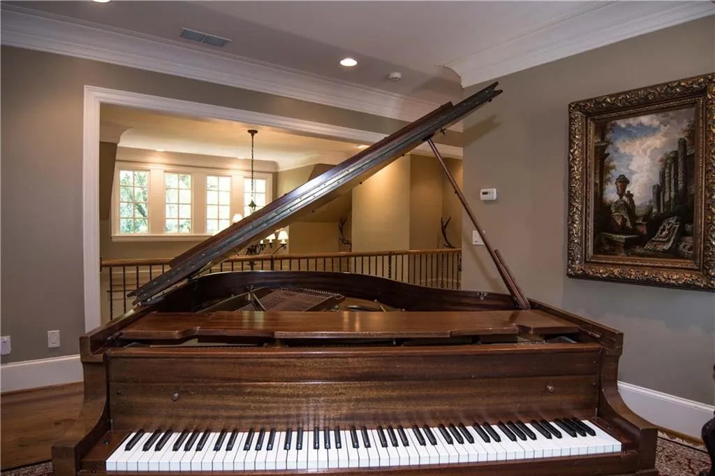 4989 Peachtree Dunwoody Road, Atlanta, Georgia 30342, 5 Bedrooms Bedrooms, ,4 BathroomsBathrooms,Residential,Sold,4989 Peachtree Dunwoody Road,5913197