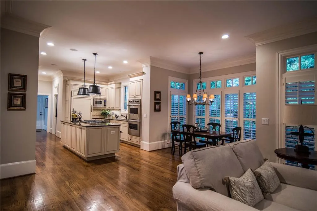 4989 Peachtree Dunwoody Road, Atlanta, Georgia 30342, 5 Bedrooms Bedrooms, ,4 BathroomsBathrooms,Residential,Sold,4989 Peachtree Dunwoody Road,5913197