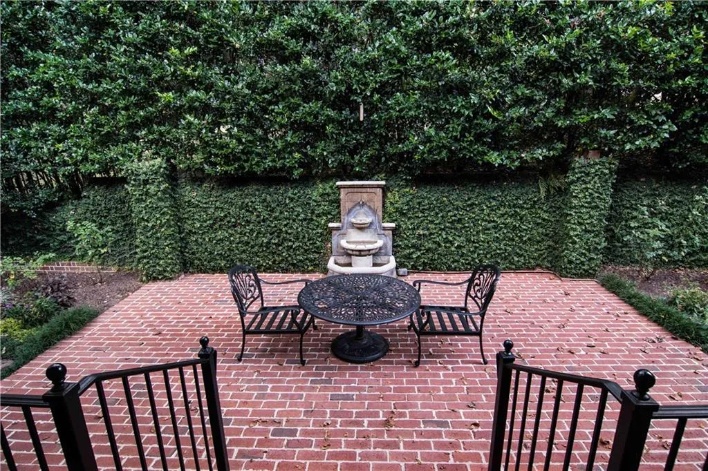 4989 Peachtree Dunwoody Road, Atlanta, Georgia 30342, 5 Bedrooms Bedrooms, ,4 BathroomsBathrooms,Residential,Sold,4989 Peachtree Dunwoody Road,5913197