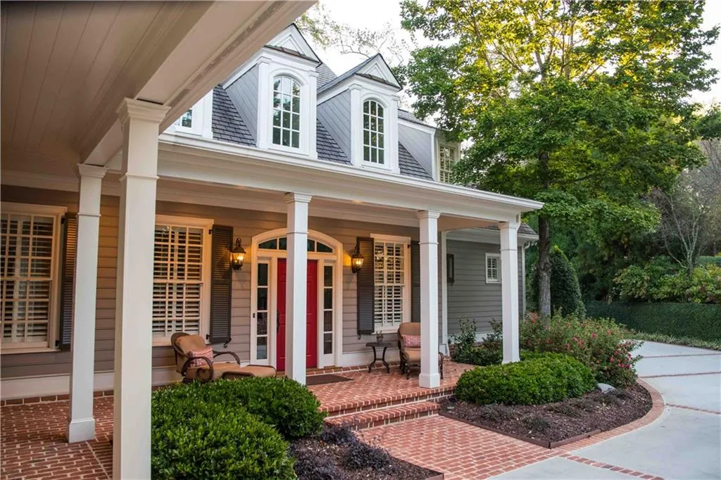 4989 Peachtree Dunwoody Road, Atlanta, Georgia 30342, 5 Bedrooms Bedrooms, ,4 BathroomsBathrooms,Residential,Sold,4989 Peachtree Dunwoody Road,5913197