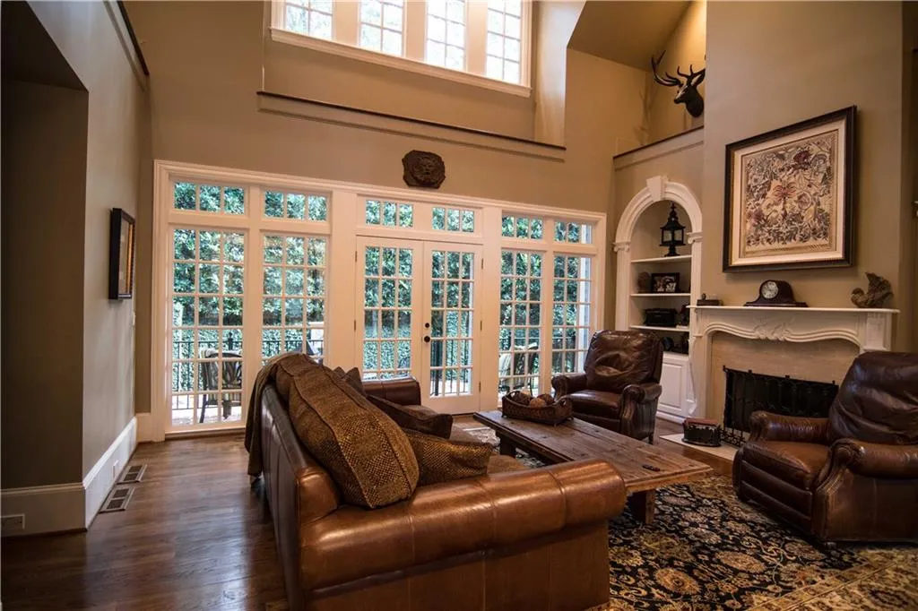 4989 Peachtree Dunwoody Road, Atlanta, Georgia 30342, 5 Bedrooms Bedrooms, ,4 BathroomsBathrooms,Residential,Sold,4989 Peachtree Dunwoody Road,5913197