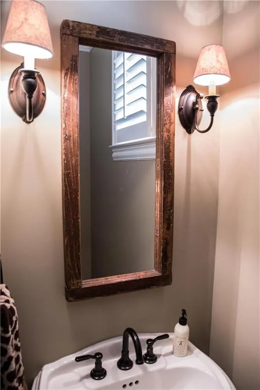 4989 Peachtree Dunwoody Road, Atlanta, Georgia 30342, 5 Bedrooms Bedrooms, ,4 BathroomsBathrooms,Residential,Sold,4989 Peachtree Dunwoody Road,5913197