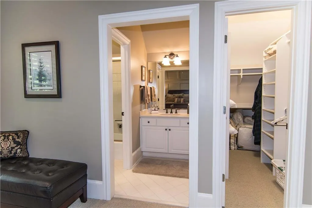 4989 Peachtree Dunwoody Road, Atlanta, Georgia 30342, 5 Bedrooms Bedrooms, ,4 BathroomsBathrooms,Residential,Sold,4989 Peachtree Dunwoody Road,5913197