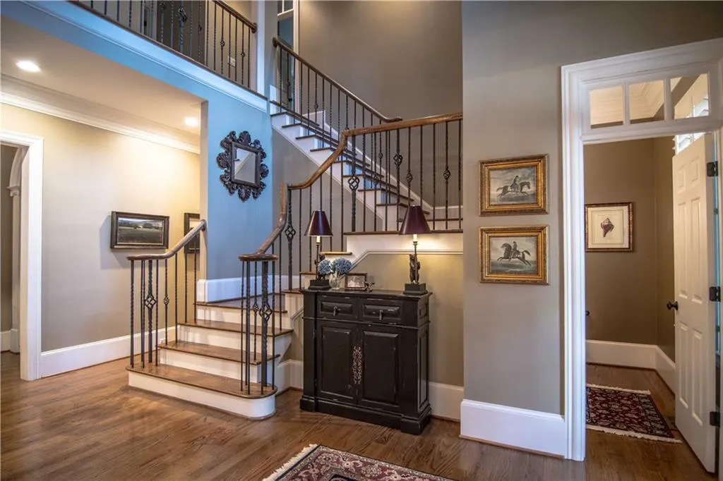 4989 Peachtree Dunwoody Road, Atlanta, Georgia 30342, 5 Bedrooms Bedrooms, ,4 BathroomsBathrooms,Residential,Sold,4989 Peachtree Dunwoody Road,5913197