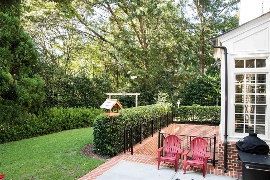 4989 Peachtree Dunwoody Road, Atlanta, Georgia 30342, 5 Bedrooms Bedrooms, ,4 BathroomsBathrooms,Residential,Sold,4989 Peachtree Dunwoody Road,5913197