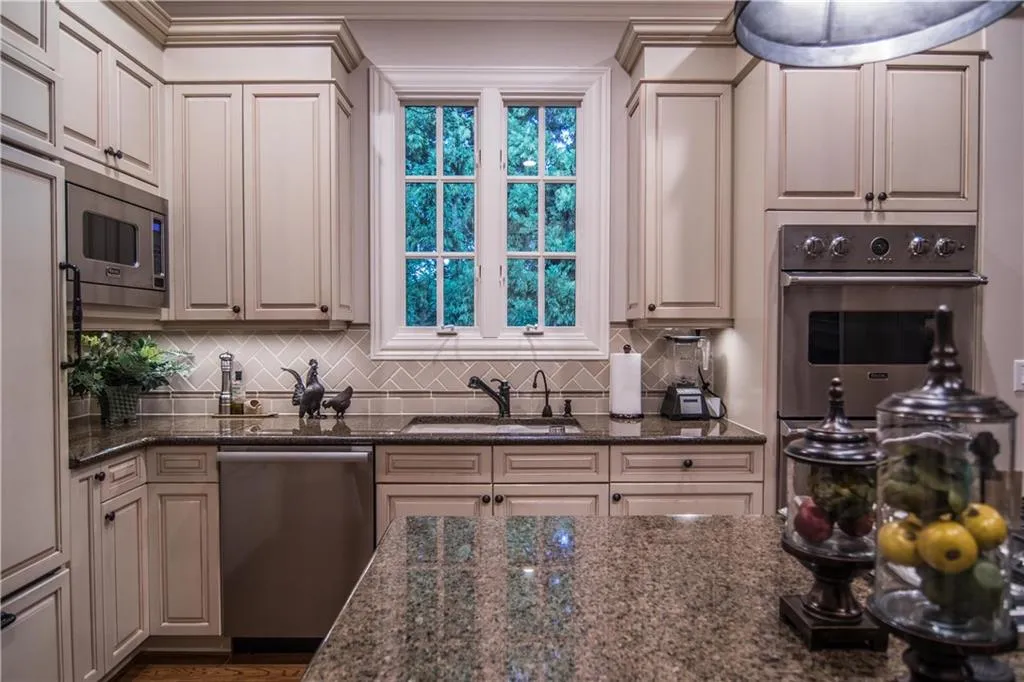 4989 Peachtree Dunwoody Road, Atlanta, Georgia 30342, 5 Bedrooms Bedrooms, ,4 BathroomsBathrooms,Residential,Sold,4989 Peachtree Dunwoody Road,5913197