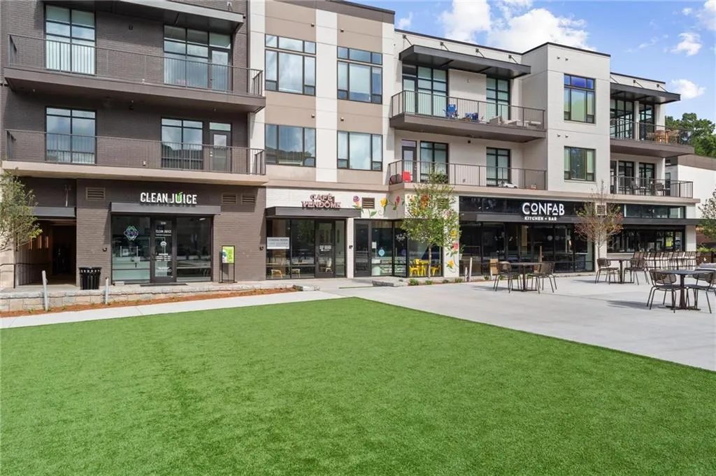 This new greenspace is always busy in the evenings as everyone is enjoying the new Gelato shop and newly opened restaurants with more to come soon!