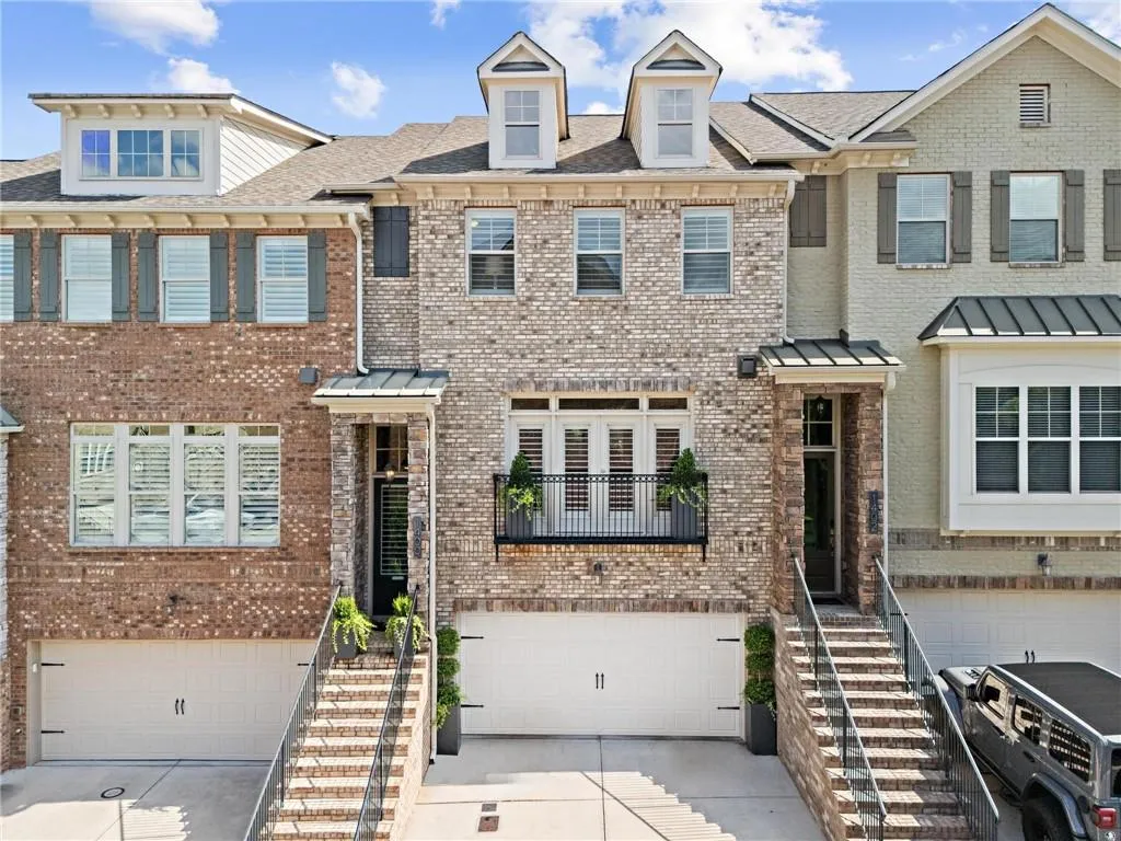 Welcome home to 1400 Doublegate Drive