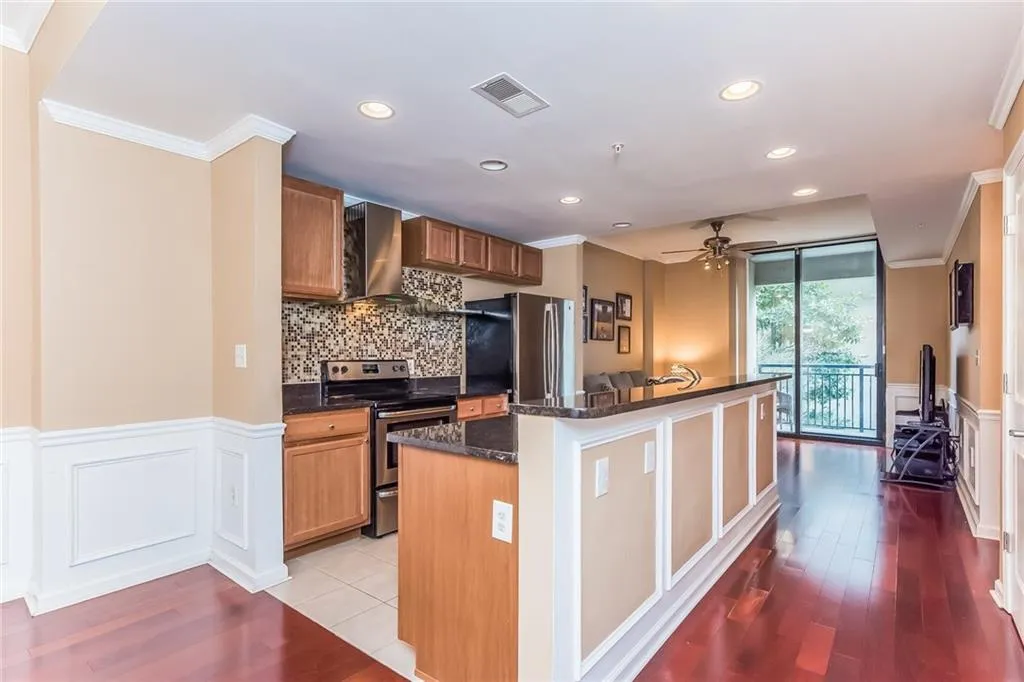 3040 Peachtree Road Nw Unit 302, Atlanta, Georgia 30305, 1 Bedroom Bedrooms, ,1 BathroomBathrooms,Residential,Sold,3040 Peachtree Road Nw Unit 302,5859785
