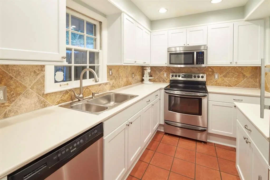 136 Peachtree Memorial Drive Nw Unit Md2, Atlanta, Georgia 30309, 2 Bedrooms Bedrooms, ,1 BathroomBathrooms,Residential,Sold,136 Peachtree Memorial Drive Nw Unit Md2,5736377