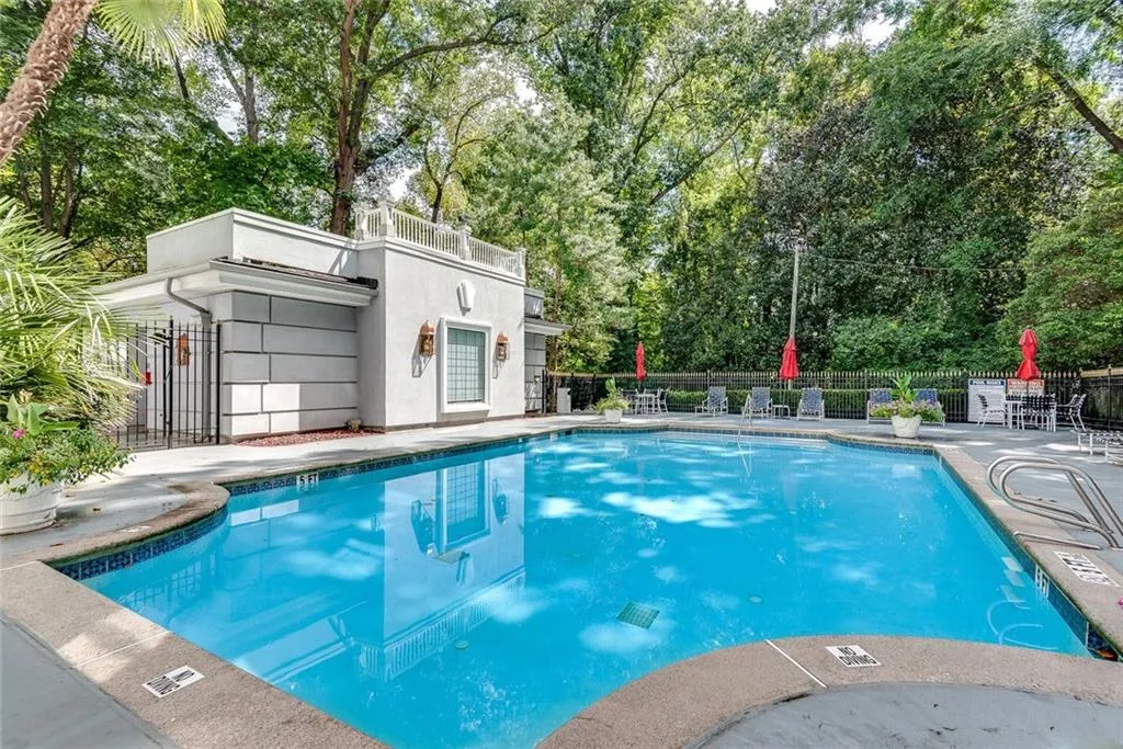 3203 Lenox Road Ne Unit 22, Atlanta, Georgia 30324, 2 Bedrooms Bedrooms, ,2 BathroomsBathrooms,Residential,For Sale,3203 Lenox Road Ne Unit 22,7576907