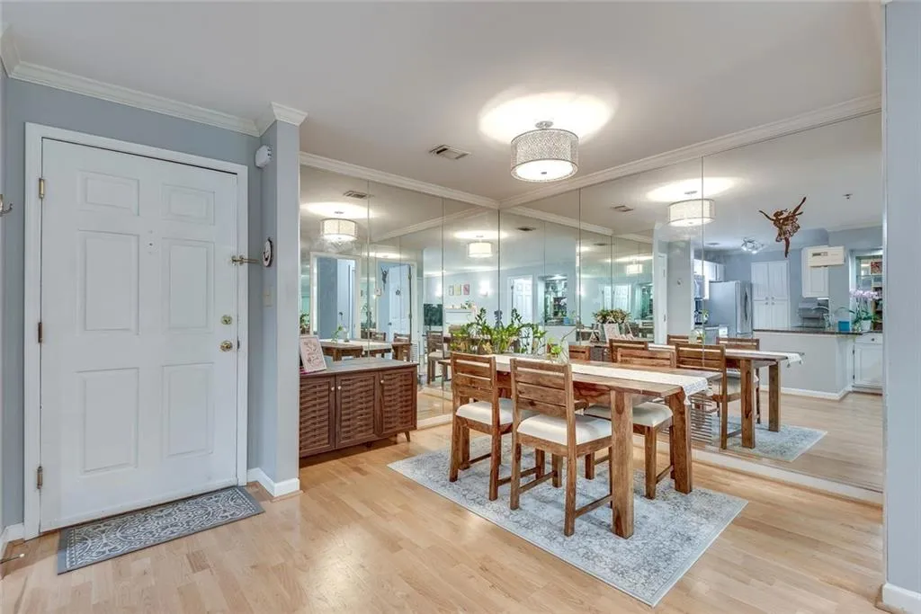 3203 Lenox Road Ne Unit 22, Atlanta, Georgia 30324, 2 Bedrooms Bedrooms, ,2 BathroomsBathrooms,Residential,For Sale,3203 Lenox Road Ne Unit 22,7576907