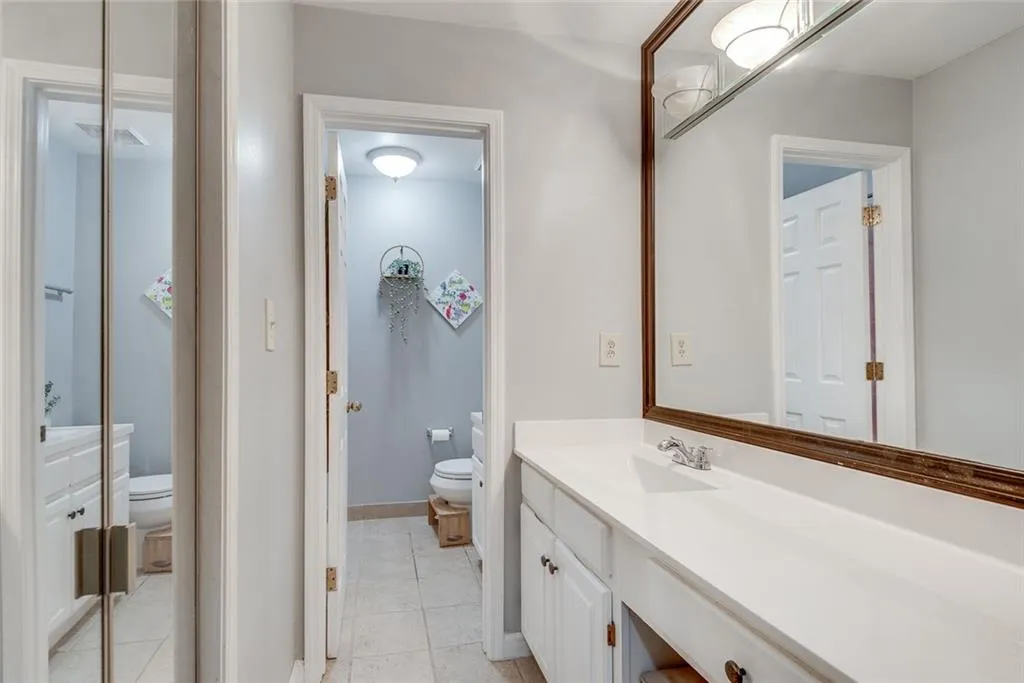 3203 Lenox Road Ne Unit 22, Atlanta, Georgia 30324, 2 Bedrooms Bedrooms, ,2 BathroomsBathrooms,Residential,For Sale,3203 Lenox Road Ne Unit 22,7576907