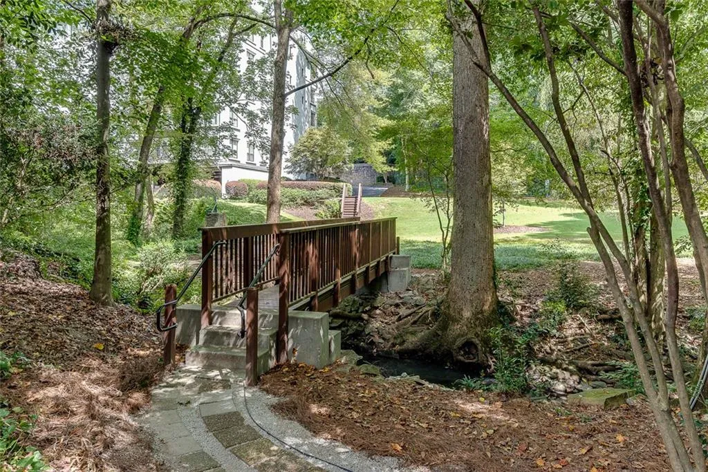 3203 Lenox Road Ne Unit 22, Atlanta, Georgia 30324, 2 Bedrooms Bedrooms, ,2 BathroomsBathrooms,Residential,For Sale,3203 Lenox Road Ne Unit 22,7576907