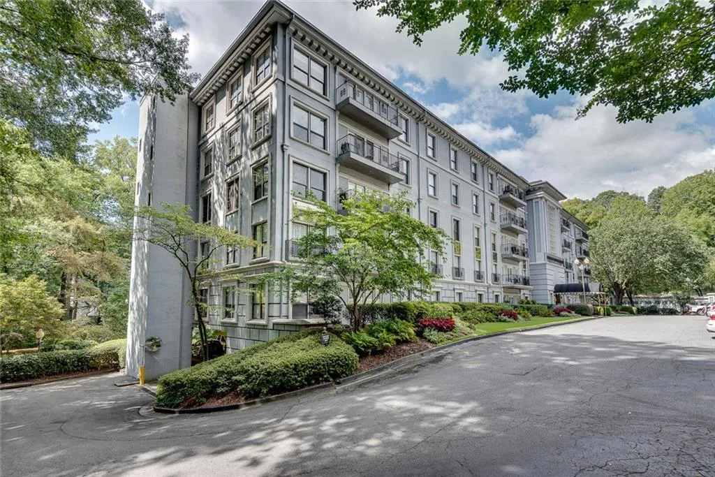 3203 Lenox Road Ne Unit 22, Atlanta, Georgia 30324, 2 Bedrooms Bedrooms, ,2 BathroomsBathrooms,Residential,For Sale,3203 Lenox Road Ne Unit 22,7576907