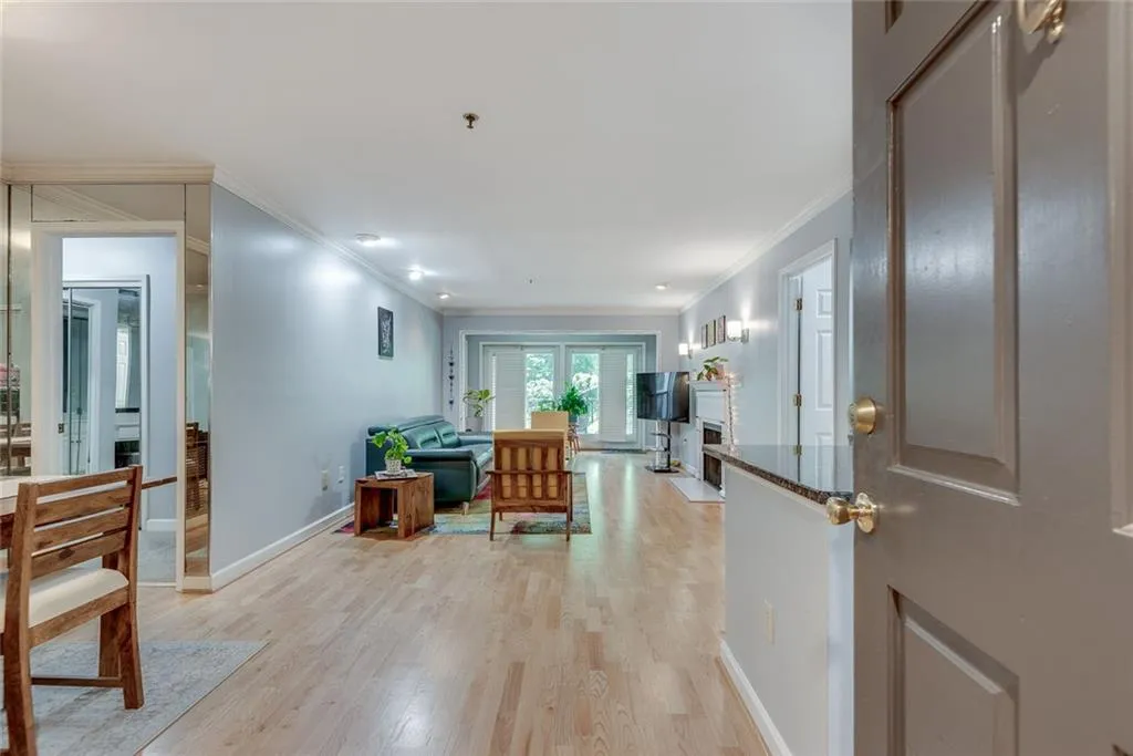3203 Lenox Road Ne Unit 22, Atlanta, Georgia 30324, 2 Bedrooms Bedrooms, ,2 BathroomsBathrooms,Residential,For Sale,3203 Lenox Road Ne Unit 22,7576907