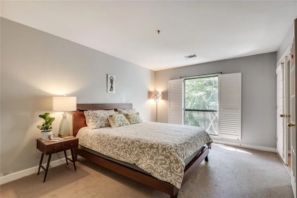 3203 Lenox Road Ne Unit 22, Atlanta, Georgia 30324, 2 Bedrooms Bedrooms, ,2 BathroomsBathrooms,Residential,For Sale,3203 Lenox Road Ne Unit 22,7576907