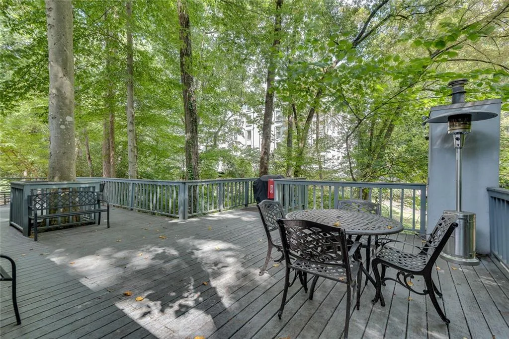 3203 Lenox Road Ne Unit 22, Atlanta, Georgia 30324, 2 Bedrooms Bedrooms, ,2 BathroomsBathrooms,Residential,For Sale,3203 Lenox Road Ne Unit 22,7576907