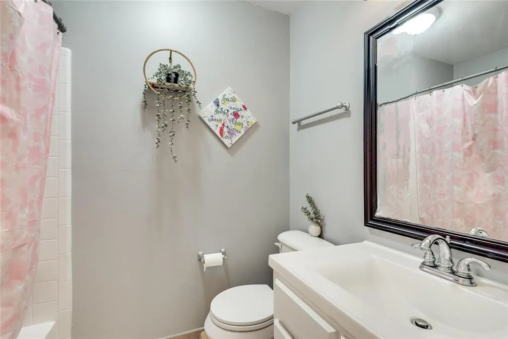 3203 Lenox Road Ne Unit 22, Atlanta, Georgia 30324, 2 Bedrooms Bedrooms, ,2 BathroomsBathrooms,Residential,For Sale,3203 Lenox Road Ne Unit 22,7576907
