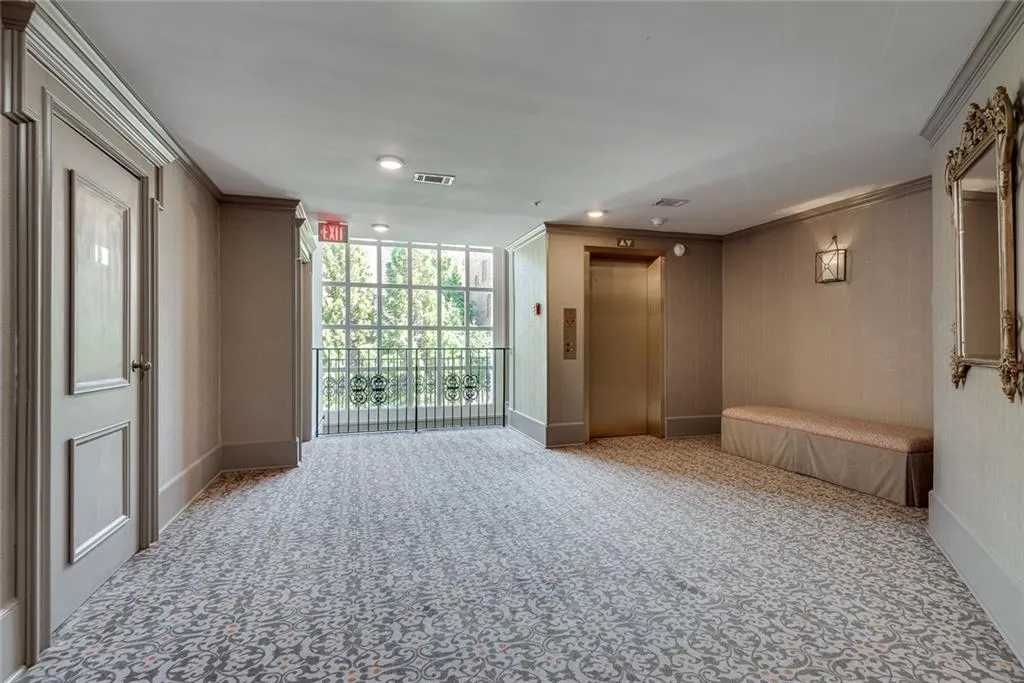 3203 Lenox Road Ne Unit 22, Atlanta, Georgia 30324, 2 Bedrooms Bedrooms, ,2 BathroomsBathrooms,Residential,For Sale,3203 Lenox Road Ne Unit 22,7576907