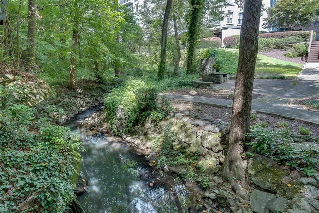 3203 Lenox Road Ne Unit 22, Atlanta, Georgia 30324, 2 Bedrooms Bedrooms, ,2 BathroomsBathrooms,Residential,For Sale,3203 Lenox Road Ne Unit 22,7576907