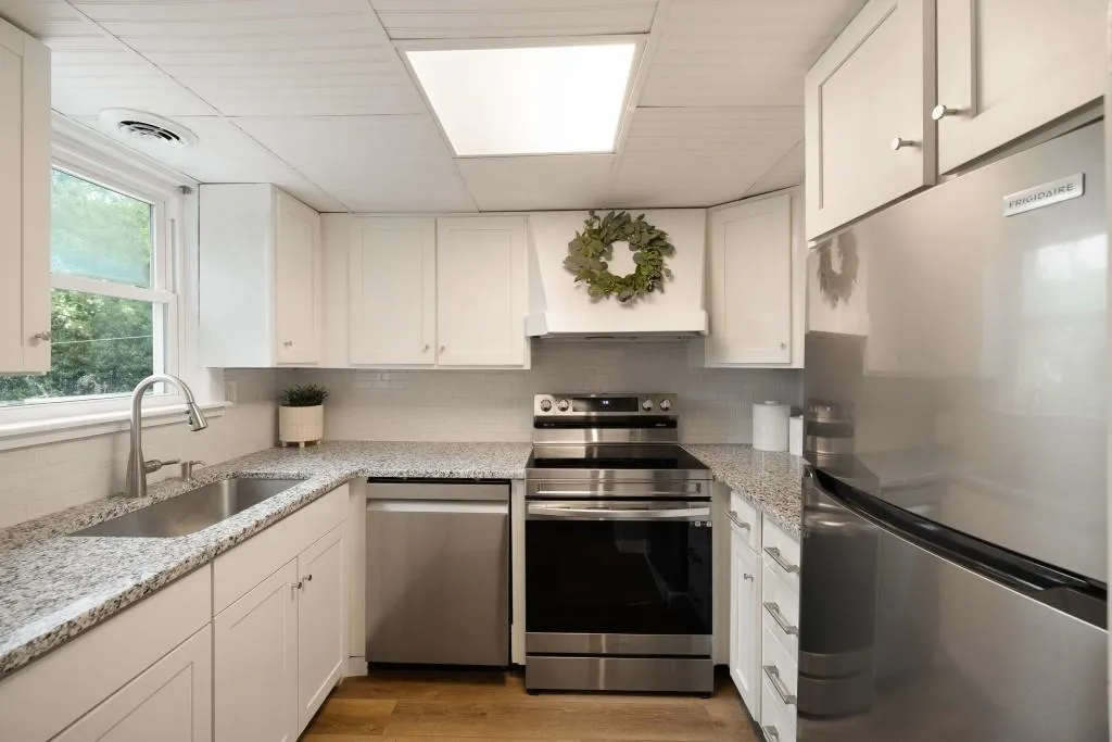 4060 Haverhill Drive Unit D, Atlanta, Georgia 30342, 2 Bedrooms Bedrooms, ,1 BathroomBathrooms,Residential,For Sale,4060 Haverhill Drive Unit D,7627003