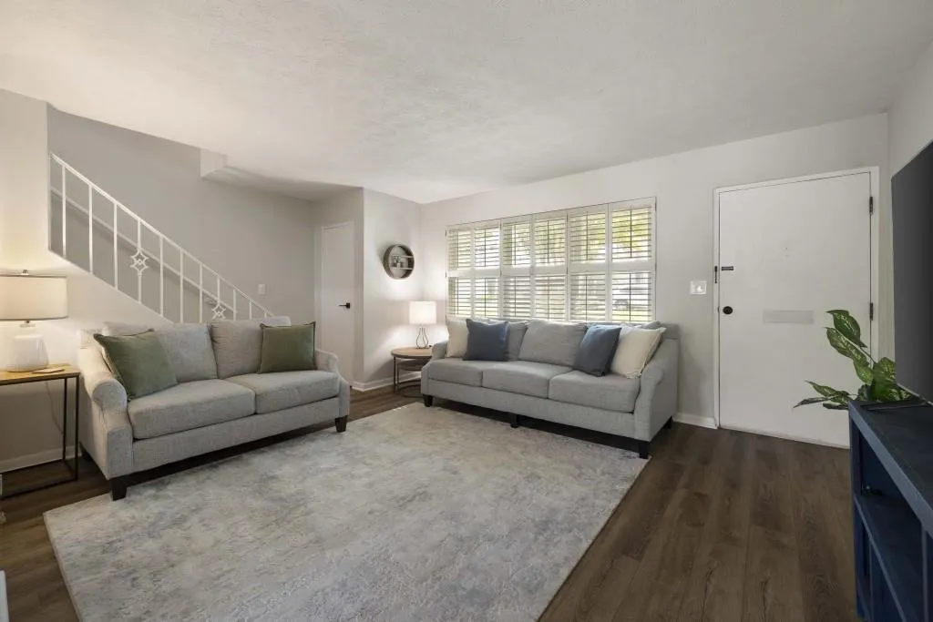 4060 Haverhill Drive Unit D, Atlanta, Georgia 30342, 2 Bedrooms Bedrooms, ,1 BathroomBathrooms,Residential,For Sale,4060 Haverhill Drive Unit D,7627003