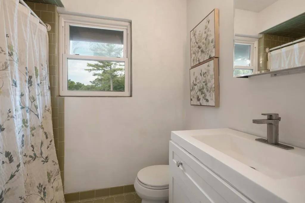 4060 Haverhill Drive Unit D, Atlanta, Georgia 30342, 2 Bedrooms Bedrooms, ,1 BathroomBathrooms,Residential,For Sale,4060 Haverhill Drive Unit D,7627003