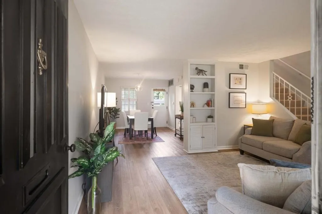 4060 Haverhill Drive Unit D, Atlanta, Georgia 30342, 2 Bedrooms Bedrooms, ,1 BathroomBathrooms,Residential,For Sale,4060 Haverhill Drive Unit D,7627003