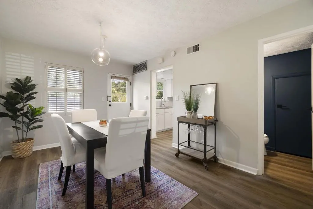 4060 Haverhill Drive Unit D, Atlanta, Georgia 30342, 2 Bedrooms Bedrooms, ,1 BathroomBathrooms,Residential,For Sale,4060 Haverhill Drive Unit D,7627003