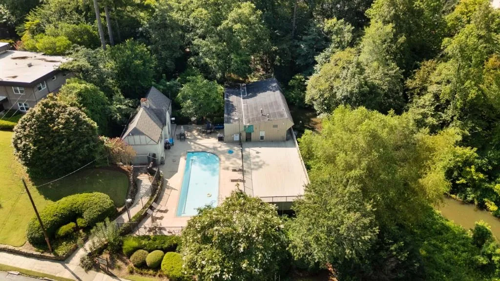 4060 Haverhill Drive Unit D, Atlanta, Georgia 30342, 2 Bedrooms Bedrooms, ,1 BathroomBathrooms,Residential,For Sale,4060 Haverhill Drive Unit D,7627003