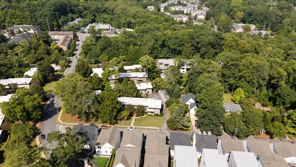 4060 Haverhill Drive Unit D, Atlanta, Georgia 30342, 2 Bedrooms Bedrooms, ,1 BathroomBathrooms,Residential,For Sale,4060 Haverhill Drive Unit D,7627003