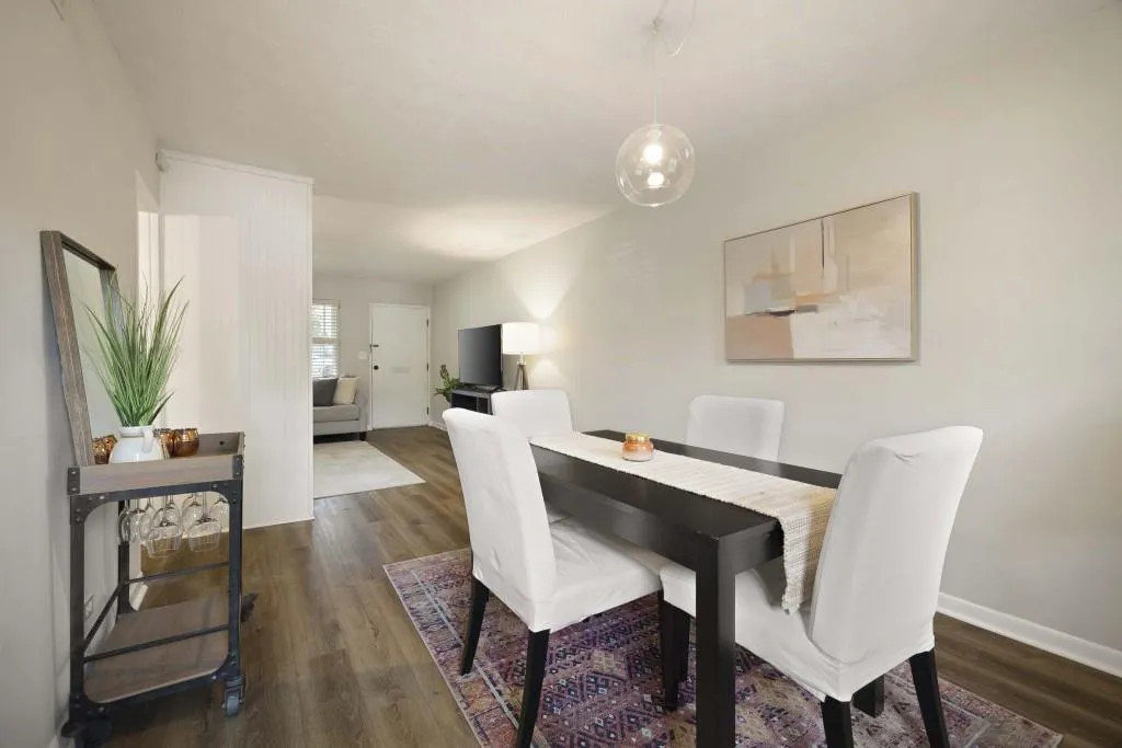 4060 Haverhill Drive Unit D, Atlanta, Georgia 30342, 2 Bedrooms Bedrooms, ,1 BathroomBathrooms,Residential,For Sale,4060 Haverhill Drive Unit D,7627003