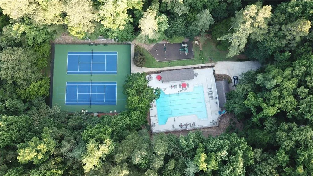 Birds eye view of community pool and couts