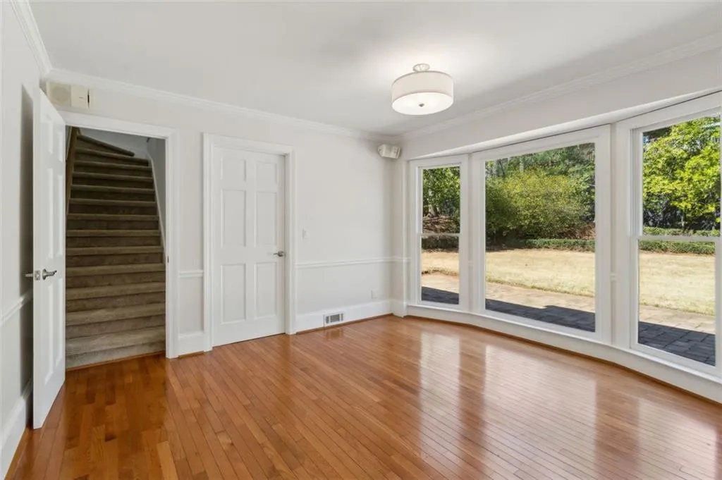 Notice the rear 'pajama' stairs to upstairs Guest Suite