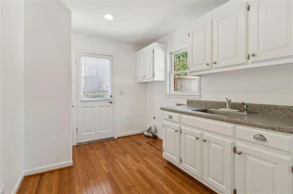 Great size laundry room and perfect for a mudroom