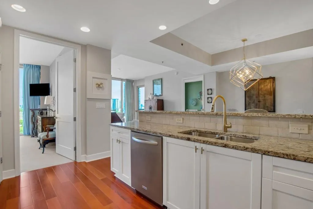 2795 Peachtree Road Ne Unit 1205, Atlanta, Georgia 30305, 2 Bedrooms Bedrooms, 0 ,2 BathroomsBathrooms,Residential,For Sale,2795 Peachtree Road Ne Unit 1205,7828839