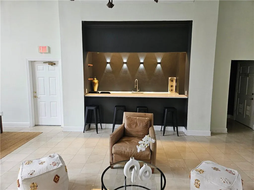 3777 Peachtree Road Ne Unit 1324, Brookhaven, Georgia 30319, 2 Bedrooms Bedrooms, ,1 BathroomBathrooms,Residential,For Sale,3777 Peachtree Road Ne Unit 1324,7522071