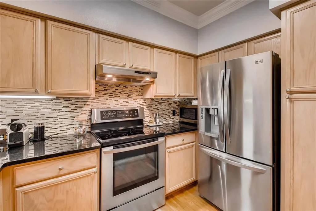 3777 Peachtree Road Ne Unit 1324, Brookhaven, Georgia 30319, 2 Bedrooms Bedrooms, ,1 BathroomBathrooms,Residential,For Sale,3777 Peachtree Road Ne Unit 1324,7522071
