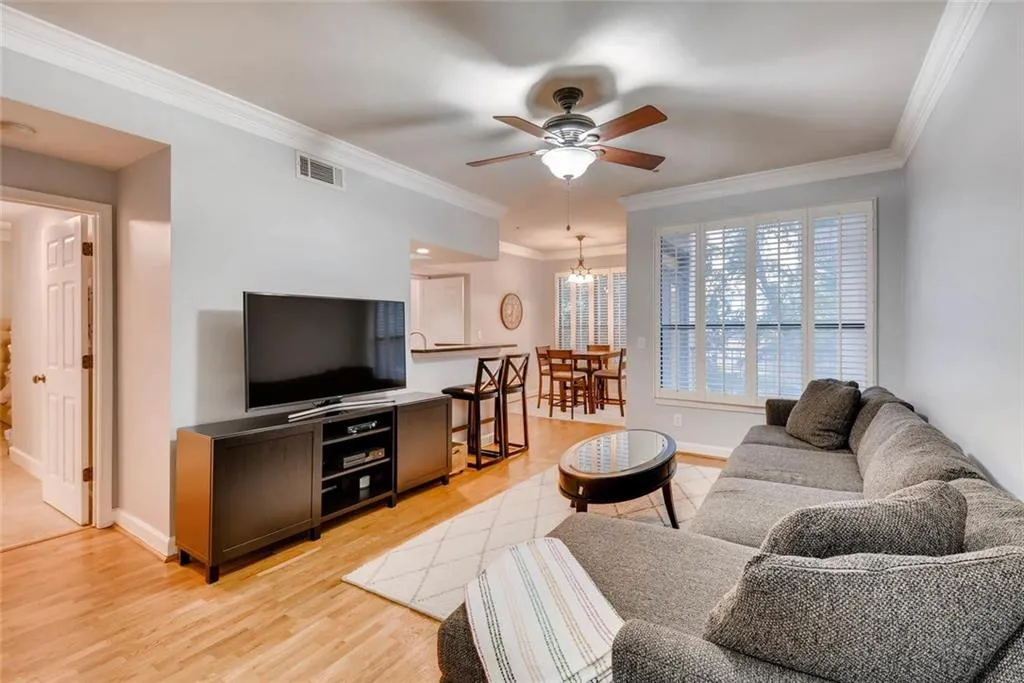 3777 Peachtree Road Ne Unit 1324, Brookhaven, Georgia 30319, 2 Bedrooms Bedrooms, ,1 BathroomBathrooms,Residential,For Sale,3777 Peachtree Road Ne Unit 1324,7522071