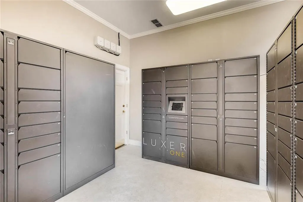 3777 Peachtree Road Ne Unit 1324, Brookhaven, Georgia 30319, 2 Bedrooms Bedrooms, ,1 BathroomBathrooms,Residential,For Sale,3777 Peachtree Road Ne Unit 1324,7522071
