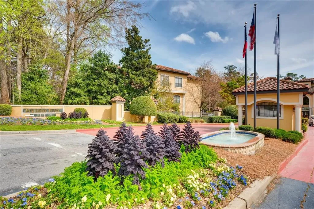 3777 Peachtree Road Ne Unit 1324, Brookhaven, Georgia 30319, 2 Bedrooms Bedrooms, ,1 BathroomBathrooms,Residential,For Sale,3777 Peachtree Road Ne Unit 1324,7522071