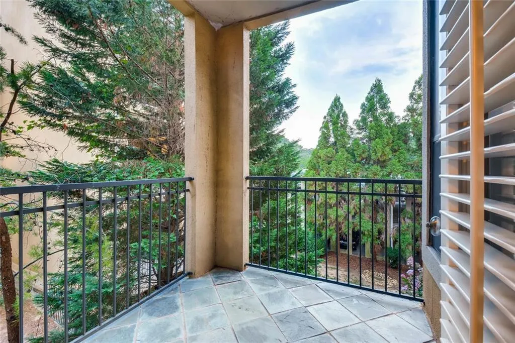 3777 Peachtree Road Ne Unit 1324, Brookhaven, Georgia 30319, 2 Bedrooms Bedrooms, ,1 BathroomBathrooms,Residential,For Sale,3777 Peachtree Road Ne Unit 1324,7522071