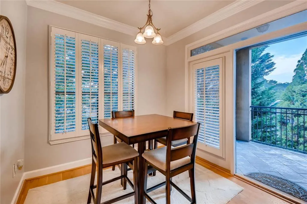 3777 Peachtree Road Ne Unit 1324, Brookhaven, Georgia 30319, 2 Bedrooms Bedrooms, ,1 BathroomBathrooms,Residential,For Sale,3777 Peachtree Road Ne Unit 1324,7522071