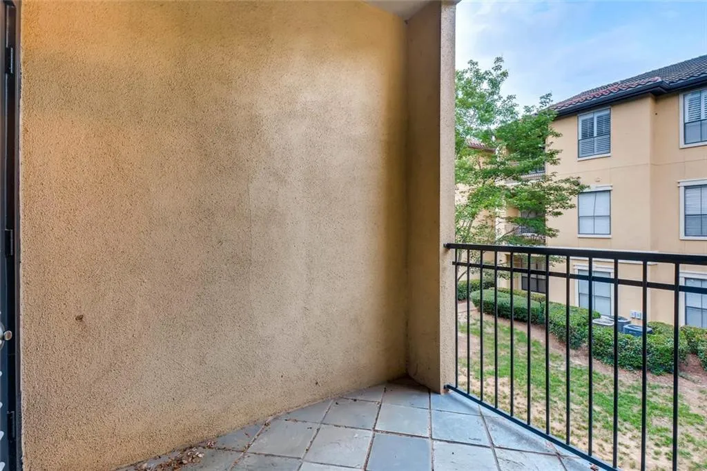 3777 Peachtree Road Ne Unit 1324, Brookhaven, Georgia 30319, 2 Bedrooms Bedrooms, ,1 BathroomBathrooms,Residential,For Sale,3777 Peachtree Road Ne Unit 1324,7522071