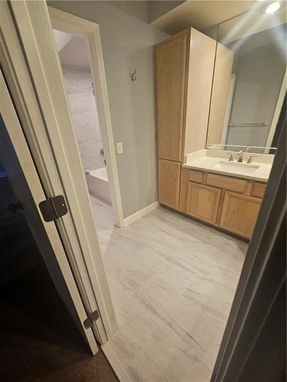 3777 Peachtree Road Ne Unit 1324, Brookhaven, Georgia 30319, 2 Bedrooms Bedrooms, ,1 BathroomBathrooms,Residential,For Sale,3777 Peachtree Road Ne Unit 1324,7522071